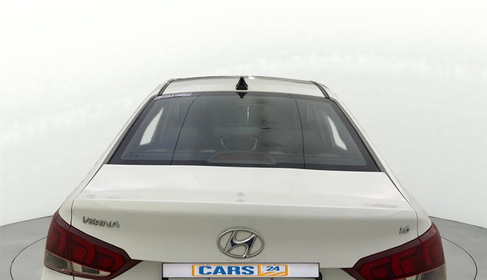 2017 Hyundai Verna 1.6 VTVT SX (O) AT, Petrol, Automatic, 71,150 km, Rear Windshield