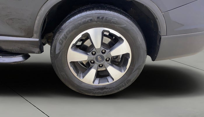 2022 Mahindra ALTURAS G4 4WD AT, Diesel, Automatic, 31,163 km, Left Rear Wheel