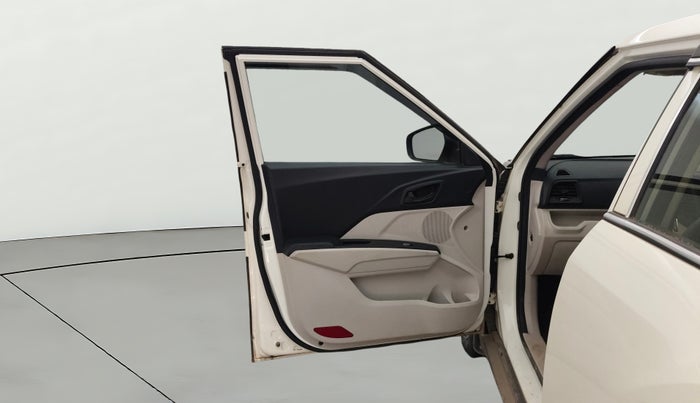 2021 Mahindra XUV300 W4 1.2 PETROL, Petrol, Manual, 40,775 km, LHS Front Door