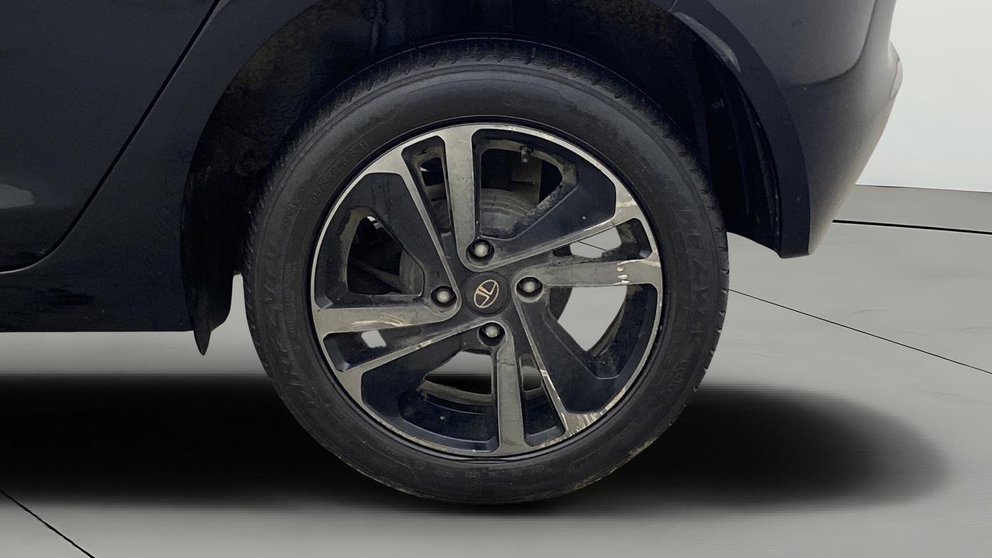 2021 Tata ALTROZ XZ PLUS PETROL DARK EDITION, Petrol, Manual, 40,272 km, Left Rear Wheel