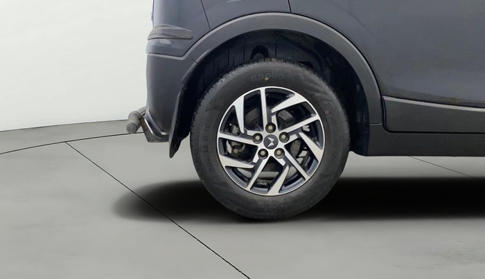 2023 Mahindra XUV300 W8 (O) 1.2 PETROL, Petrol, Manual, 27,880 km, Right Rear Wheel