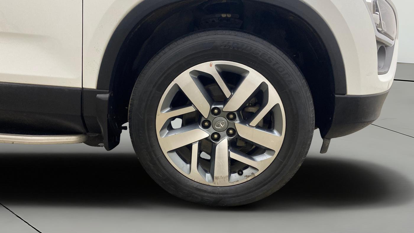 2023 Tata Safari XZA PLUS O 6STR, Diesel, Automatic, 1,11,940 km, Right Front Wheel