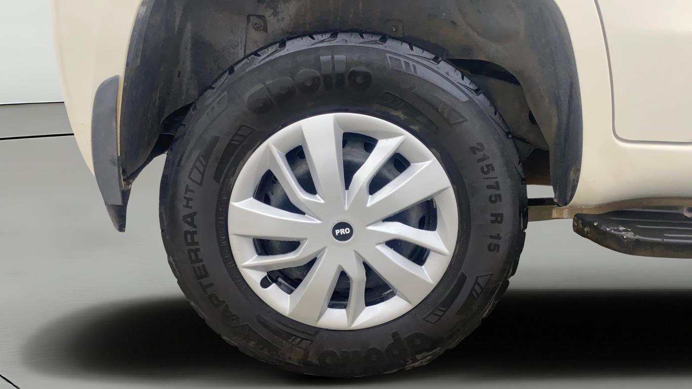 2017 Mahindra TUV300 T6 PLUS, Diesel, Manual, 30,609 km, Right Rear Wheel