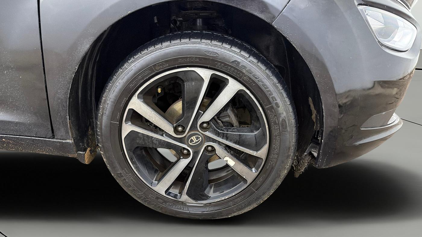 2021 Tata ALTROZ XZ PLUS PETROL DARK EDITION, Petrol, Manual, 42,772 km, Right Front Wheel