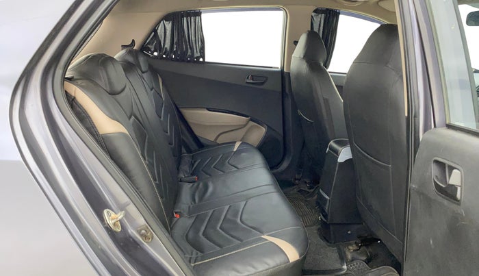 2016 Hyundai Grand i10 MAGNA 1.2 KAPPA VTVT, CNG, Manual, 1,41,978 km, Right Side Rear Door Cabin