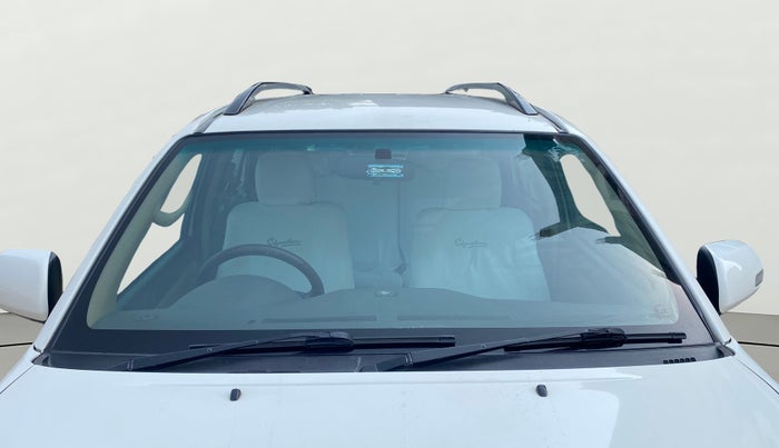 2013 Toyota Fortuner 3.0 4X4 MT, Diesel, Manual, 1,28,393 km, Front Windshield