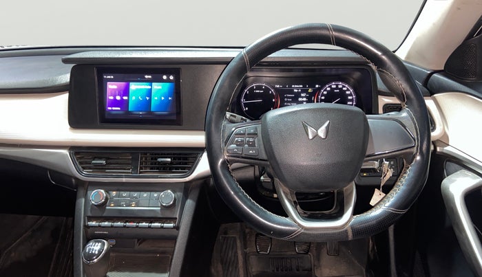 2023 Mahindra XUV700 MX P MT 5 STR, Petrol, Manual, 55,482 km, Steering Wheel Close Up