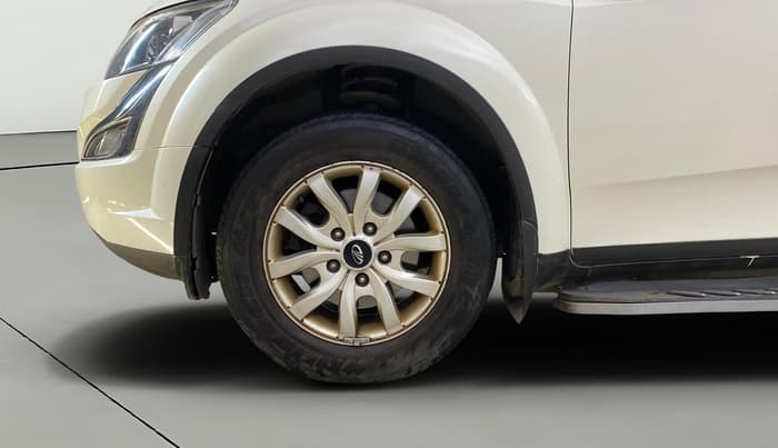 2017 Mahindra XUV500 W8, Diesel, Manual, 27,728 km, Left Front Wheel