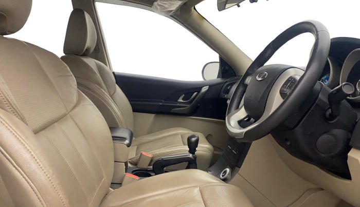 2015 Mahindra XUV500 W10, Diesel, Manual, 83,012 km, Right Side Front Door Cabin