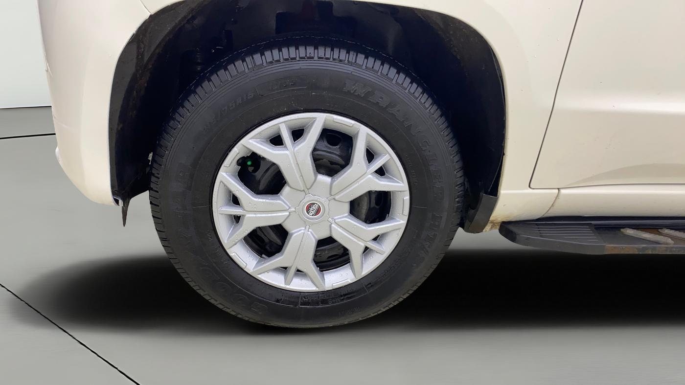 2019 Mahindra TUV300 T6 PLUS, Diesel, Manual, 66,090 km, Left Front Wheel