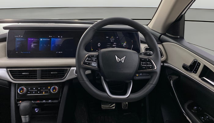2024 Mahindra XUV700 AX 7 LUXURY P AT 7 STR, Petrol, Automatic, 24,946 km, Steering Wheel Close Up