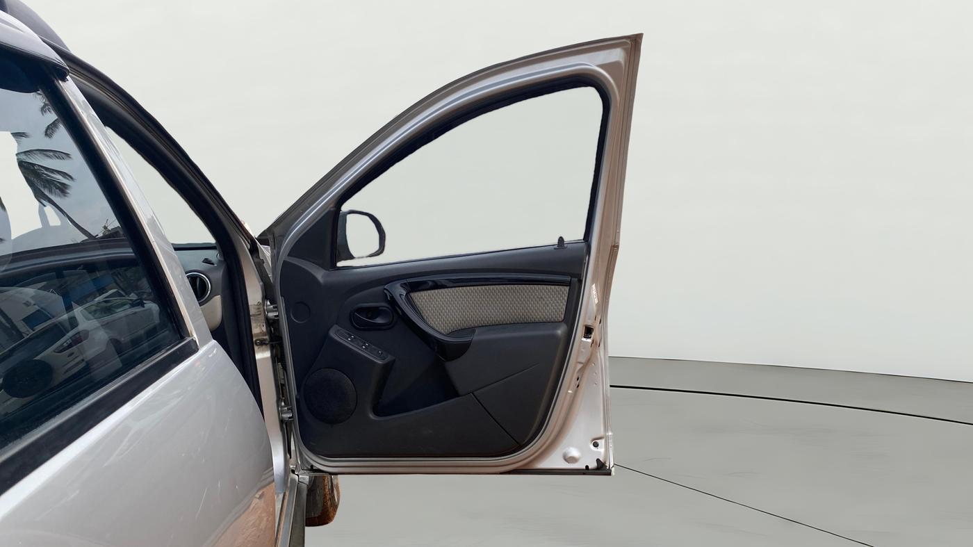 2015 Renault Duster RXL PETROL, Petrol, Manual, 42,724 km, RHS Front Door