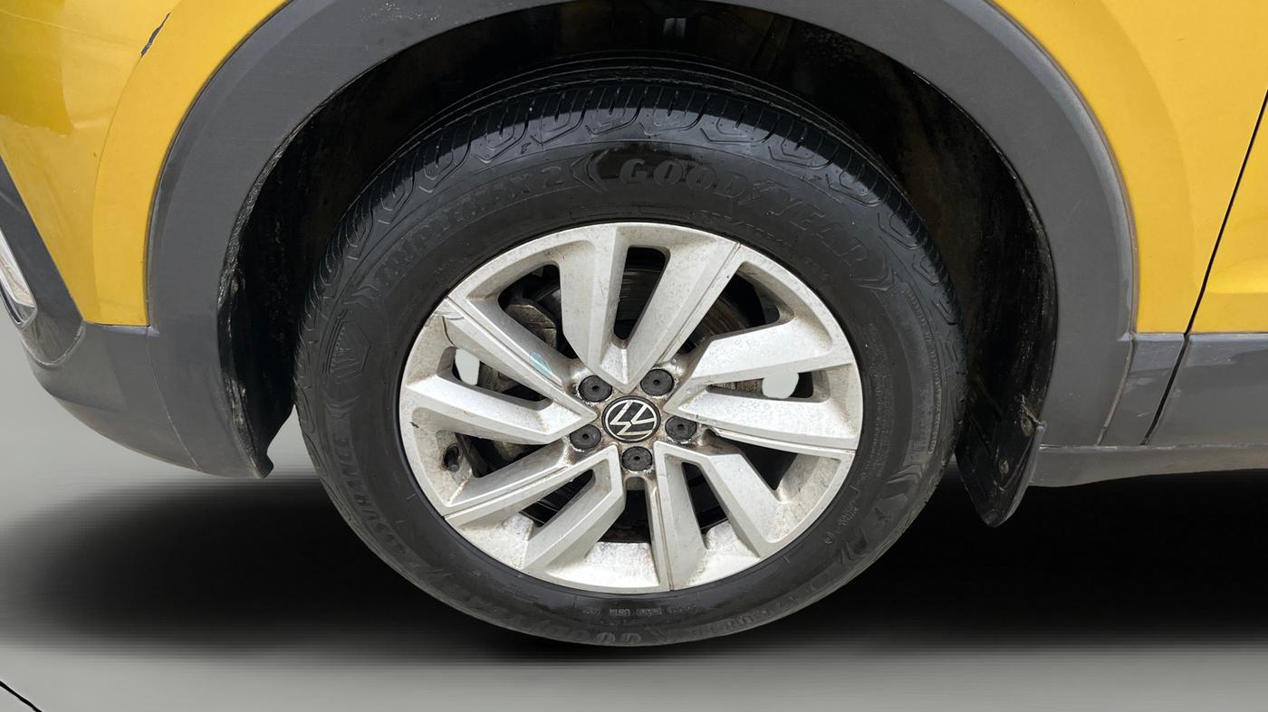 2022 Volkswagen TAIGUN HIGHLINE 1.0 TSI MT, Petrol, Manual, 25,450 km, Left Front Wheel