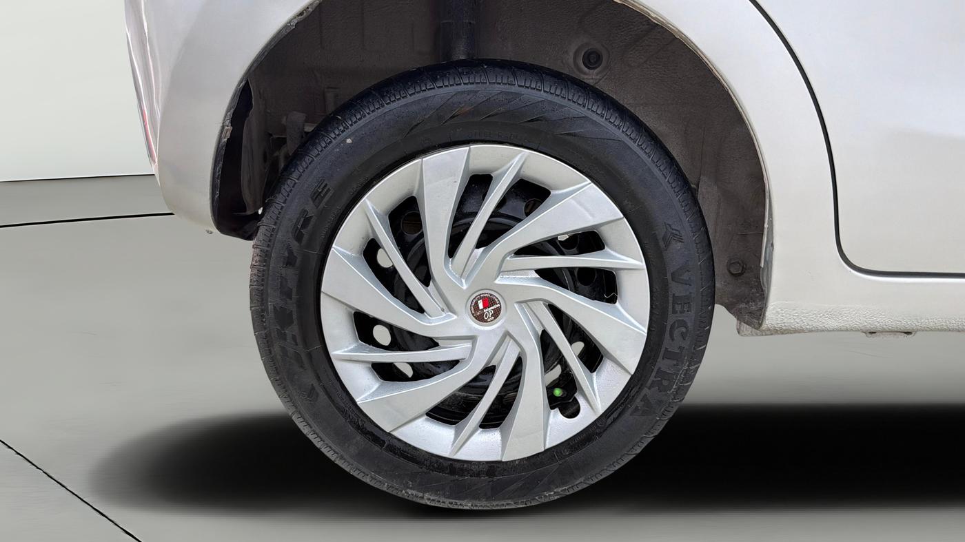 2016 Maruti Celerio VXI, Petrol, Manual, 31,606 km, Right Rear Wheel