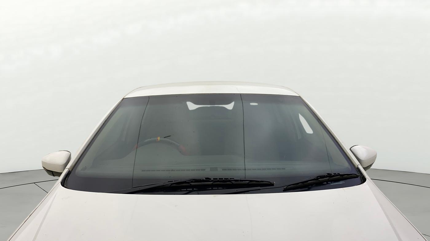2015 Volkswagen Vento HIGHLINE PETROL AT, Petrol, Automatic, 83,539 km, Front Windshield