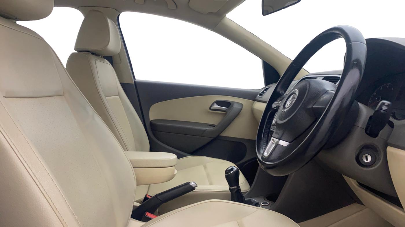 2014 Volkswagen Vento HIGHLINE 1.6 MPI, Petrol, Manual, 64,335 km, Right Side Front Door Cabin
