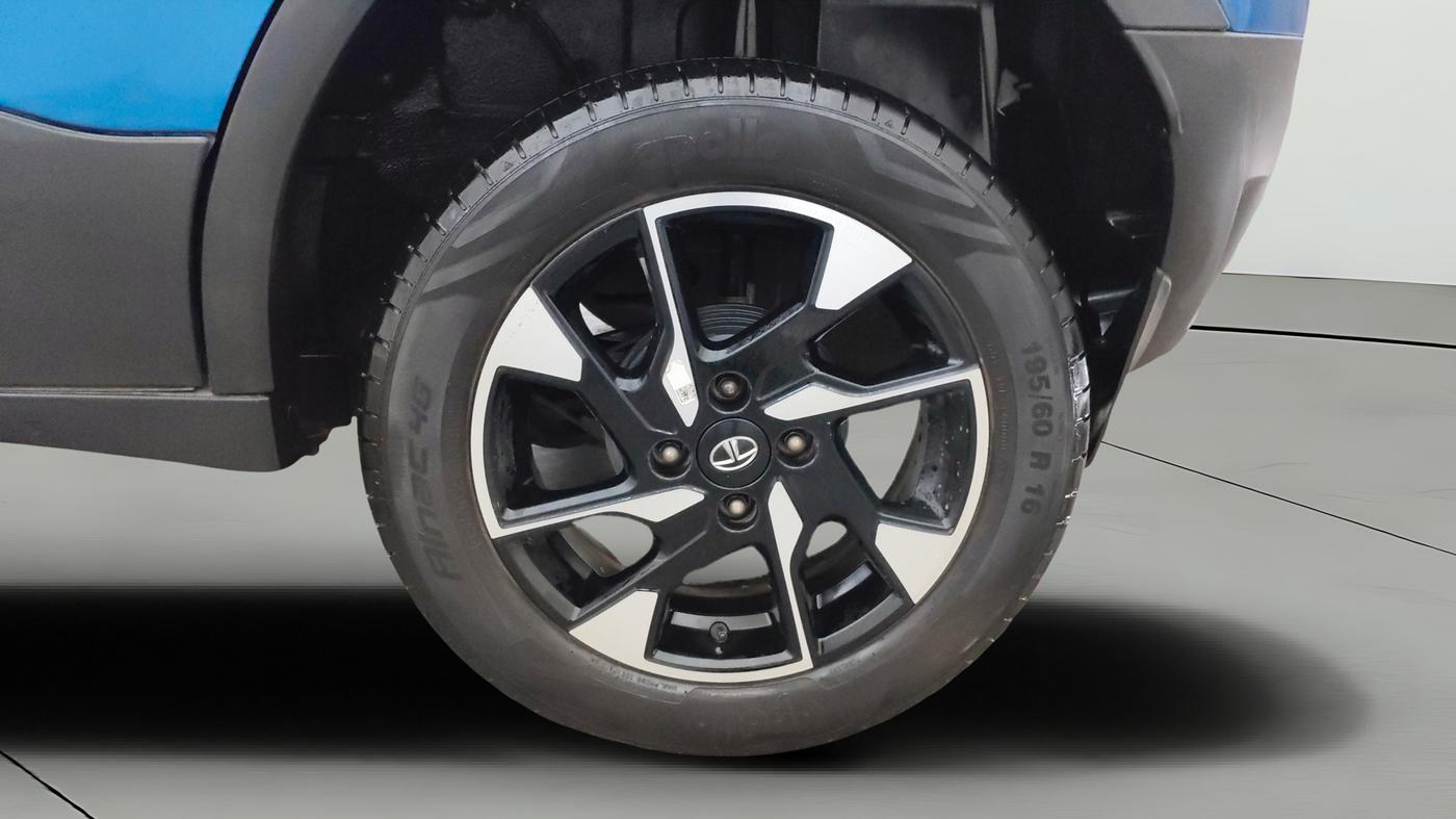 2021 Tata PUNCH CREATIVE AMT 1.2 RTN DUAL TONE, Petrol, Automatic, 19,571 km, Left Rear Wheel