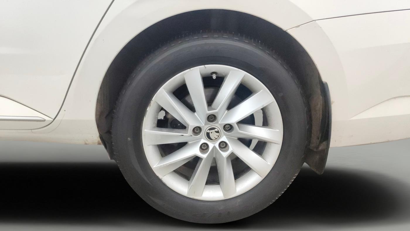 2017 Skoda Superb L&K 1.8 TSI AT, Petrol, Automatic, 91,492 km, Left Rear Wheel