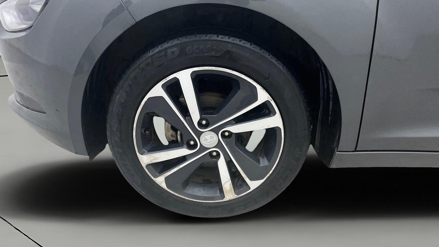 2023 Tata ALTROZ XZA + SUNROOF, Petrol, Automatic, 32,423 km, Left Front Wheel