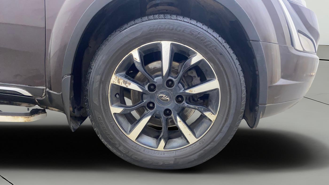 2018 Mahindra XUV500 W11, Diesel, Manual, 48,357 km, Right Front Wheel