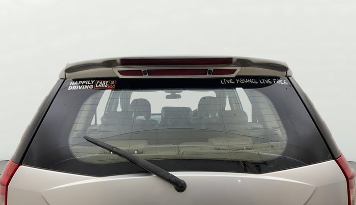 2015 Mahindra XUV500 W8, Diesel, Manual, 1,05,261 km, Rear Windshield