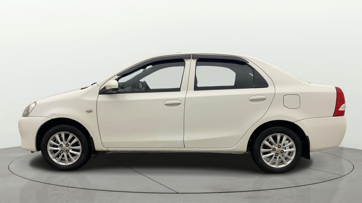 2014 Toyota Etios G, CNG, Manual, 81,154 km, Left Side
