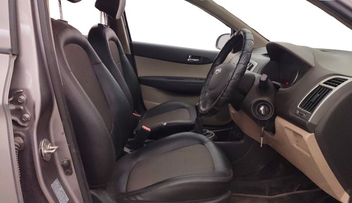 2013 Hyundai i20 MAGNA 1.2, Petrol, Manual, 37,038 km, Right Side Front Door Cabin