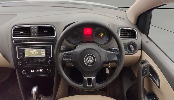 2014 Volkswagen Vento HIGHLINE PETROL AT, Petrol, Automatic, 98,542 km, Steering Wheel Close Up