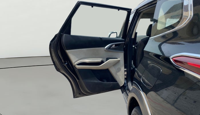 2022 KIA CARENS PRESTIGE PLUS 1.4 PETROL 7 STR, Petrol, Manual, 61,979 km, LHS Rear Door