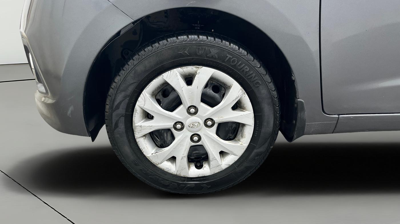 2014 Hyundai Grand i10 MAGNA 1.2 KAPPA VTVT, Petrol, Manual, 1,02,991 km, Left Front Wheel