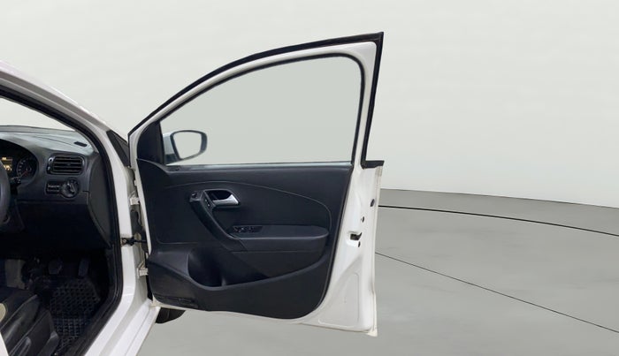 2018 Volkswagen Ameo COMFORTLINE 1.0L, Petrol, Manual, 1,06,101 km, RHS Front Door