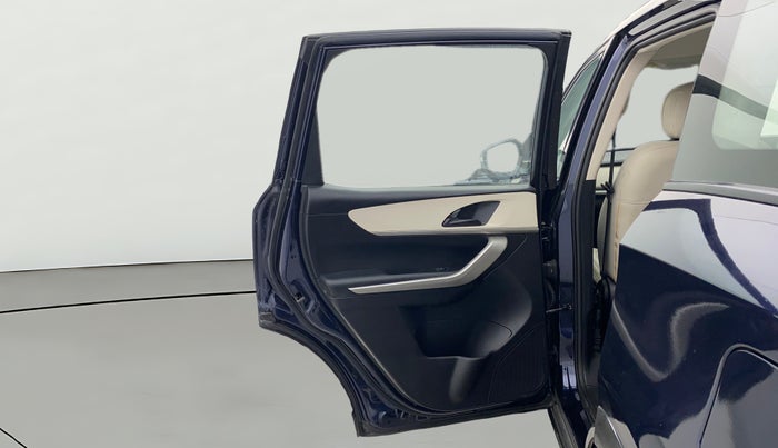 2022 Mahindra XUV700 MX P MT 5 STR, Petrol, Manual, 46,922 km, LHS Rear Door