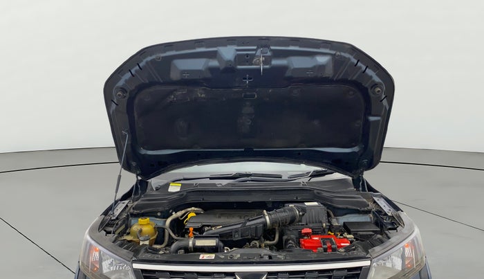 2023 Mahindra XUV300 W4 1.2 PETROL, Petrol, Manual, 84,262 km, Open Bonet