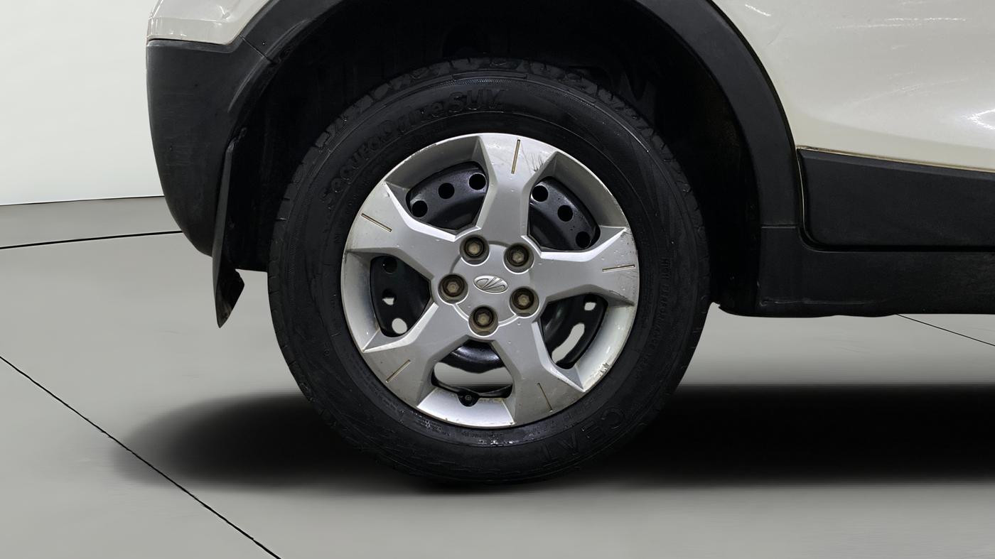 2019 Mahindra XUV300 W6 1.2 PETROL, Petrol, Manual, 83,366 km, Right Rear Wheel