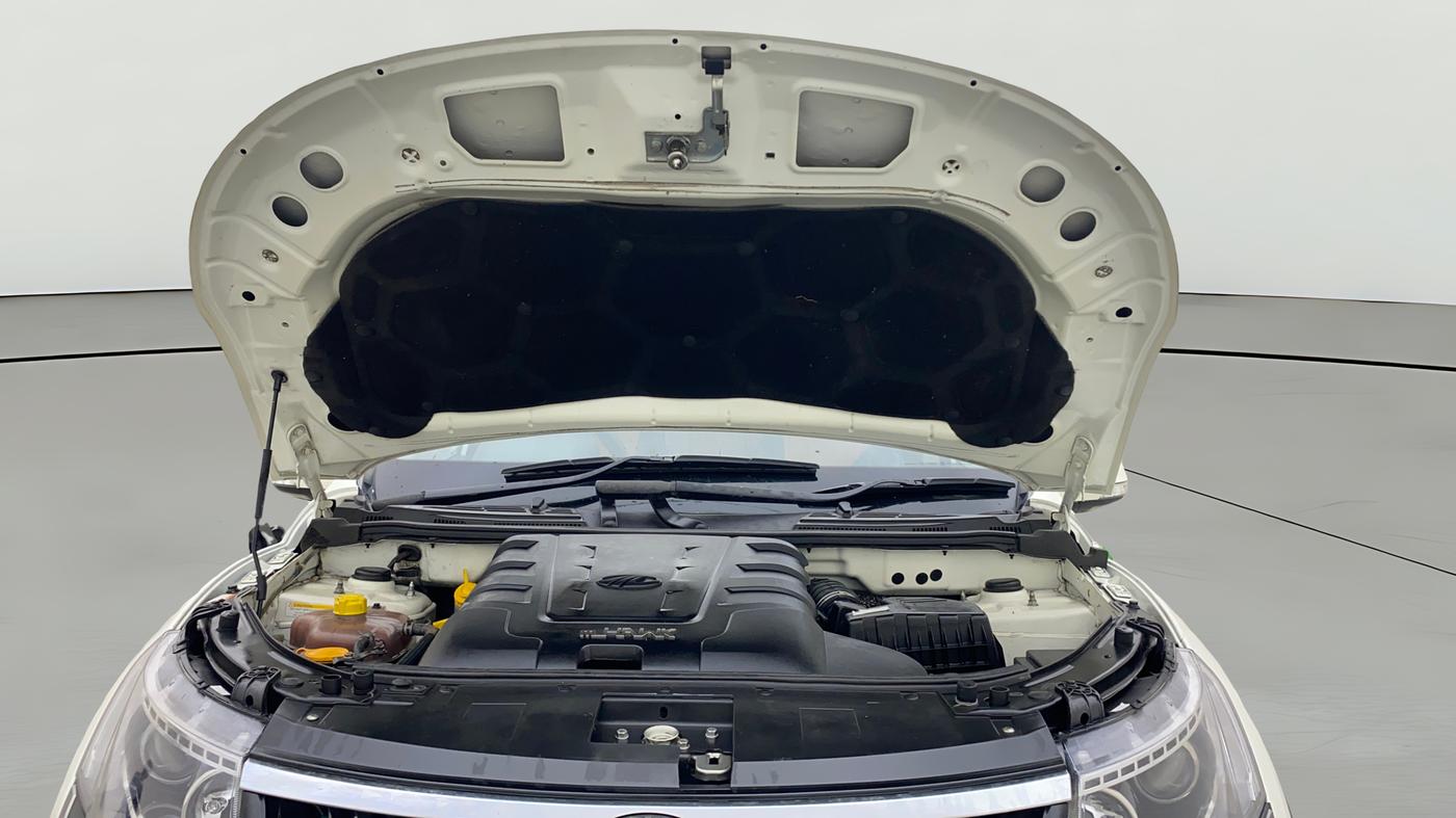 2020 Mahindra XUV500 W7 AT, Diesel, Automatic, 73,918 km, Open Bonet