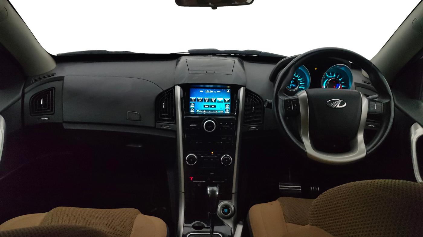 2018 Mahindra XUV500 W9 AT, Diesel, Automatic, 91,762 km, Dashboard