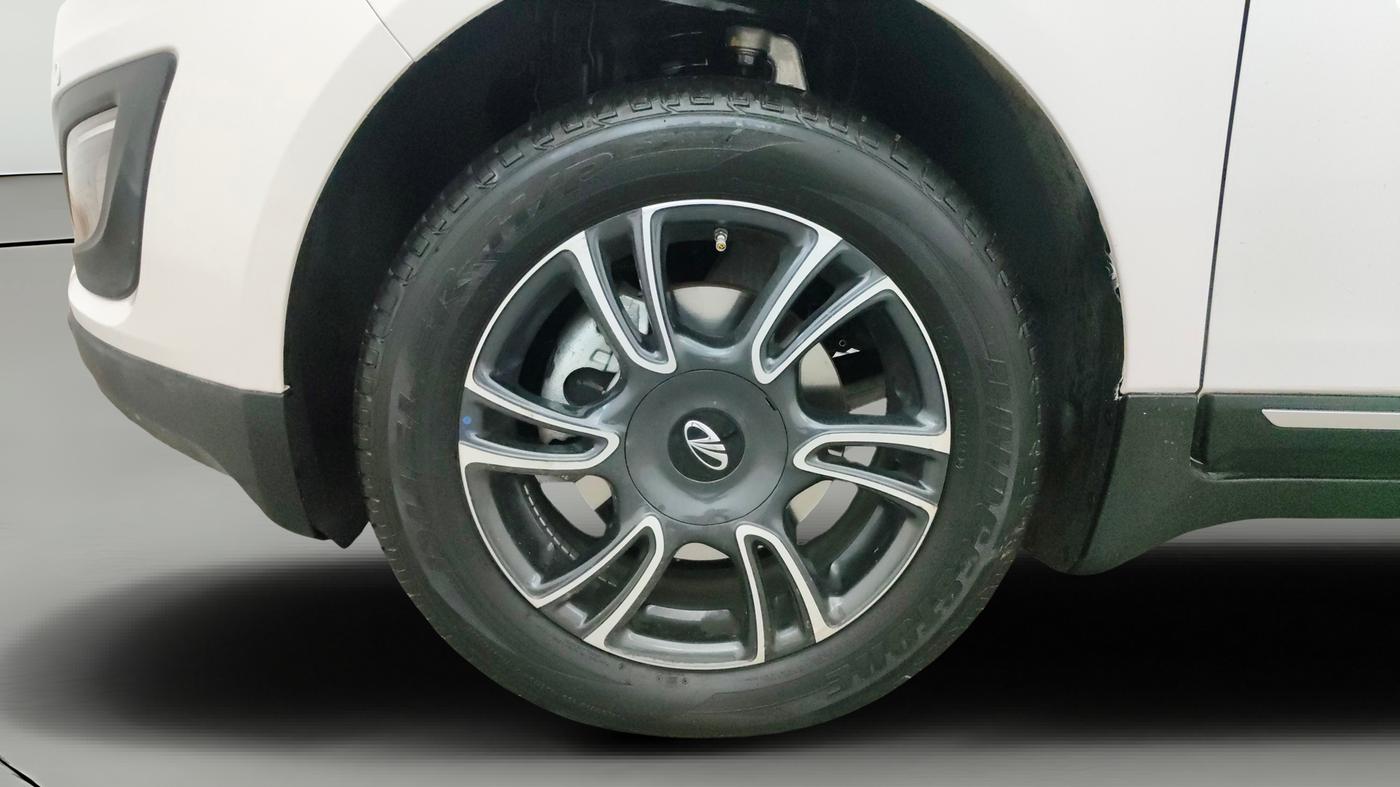 2025 Mahindra MARAZZO M 6 + 8 STR, Diesel, Manual, 5,480 km, Left Front Wheel