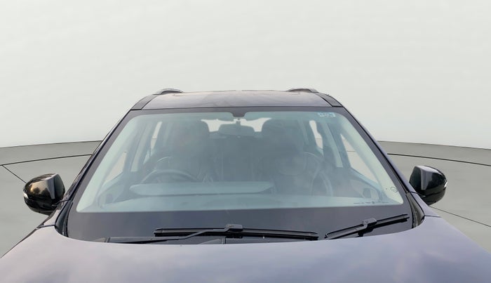 2022 Mahindra XUV700 AX 5 P MT 5 STR, Petrol, Manual, 69,318 km, Front Windshield