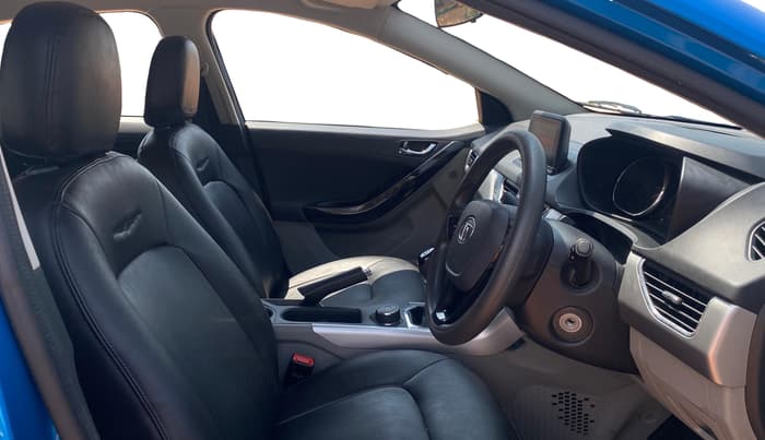 2018 Tata NEXON XZ PETROL, Petrol, Manual, 32,333 km, Right Side Front Door Cabin