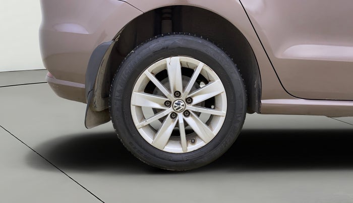 2016 Volkswagen Ameo HIGHLINE DSG 1.5 DIESEL , Diesel, Automatic, 1,06,980 km, Right Rear Wheel