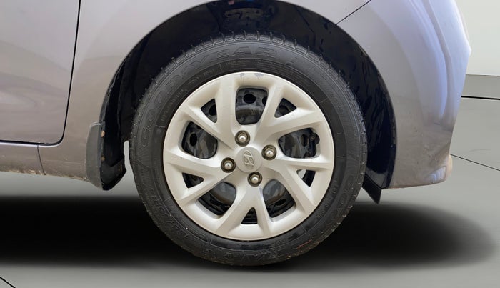 2018 Hyundai Grand i10 MAGNA AT 1.2 KAPPA VTVT, Petrol, Automatic, 63,852 km, Right Front Wheel