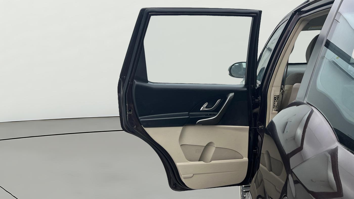 2015 Mahindra XUV500 W6, Diesel, Manual, 1,10,007 km, LHS Rear Door