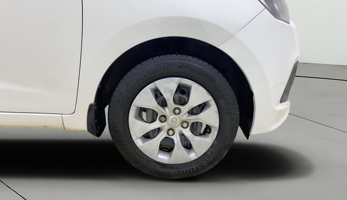 2015 Hyundai Xcent BASE 1.2, CNG, Manual, 1,28,390 km, Right Front Wheel
