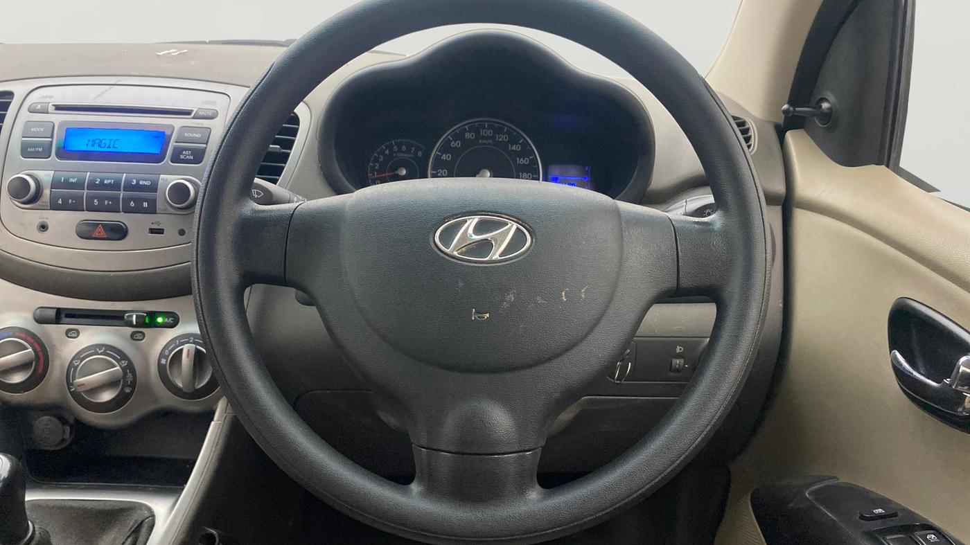 2013 Hyundai i10 MAGNA 1.1, Petrol, Manual, 36,404 km, Steering Wheel Close Up