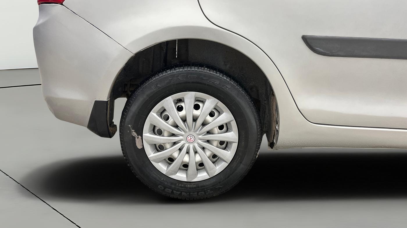 2015 Maruti Swift Dzire LXI (O), Petrol, Manual, 87,580 km, Right Rear Wheel