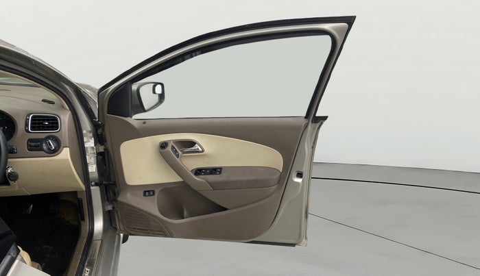 2013 Skoda Rapid ELEGANCE 1.6 MPI MT, Petrol, Manual, 76,819 km, RHS Front Door