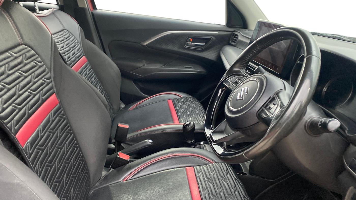 2024 Maruti Swift ZXI PLUS, Petrol, Manual, 28,644 km, Right Side Front Door Cabin