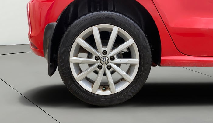 2017 Volkswagen Polo HIGHLINE PLUS 1.2(16 ALLOY, Petrol, Manual, 1,04,272 km, Right Rear Wheel