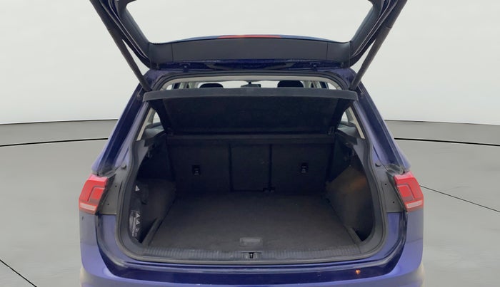 2017 Volkswagen TIGUAN COMFORTLINE TDI AT, Diesel, Automatic, 79,459 km, Boot Open Zoomed View