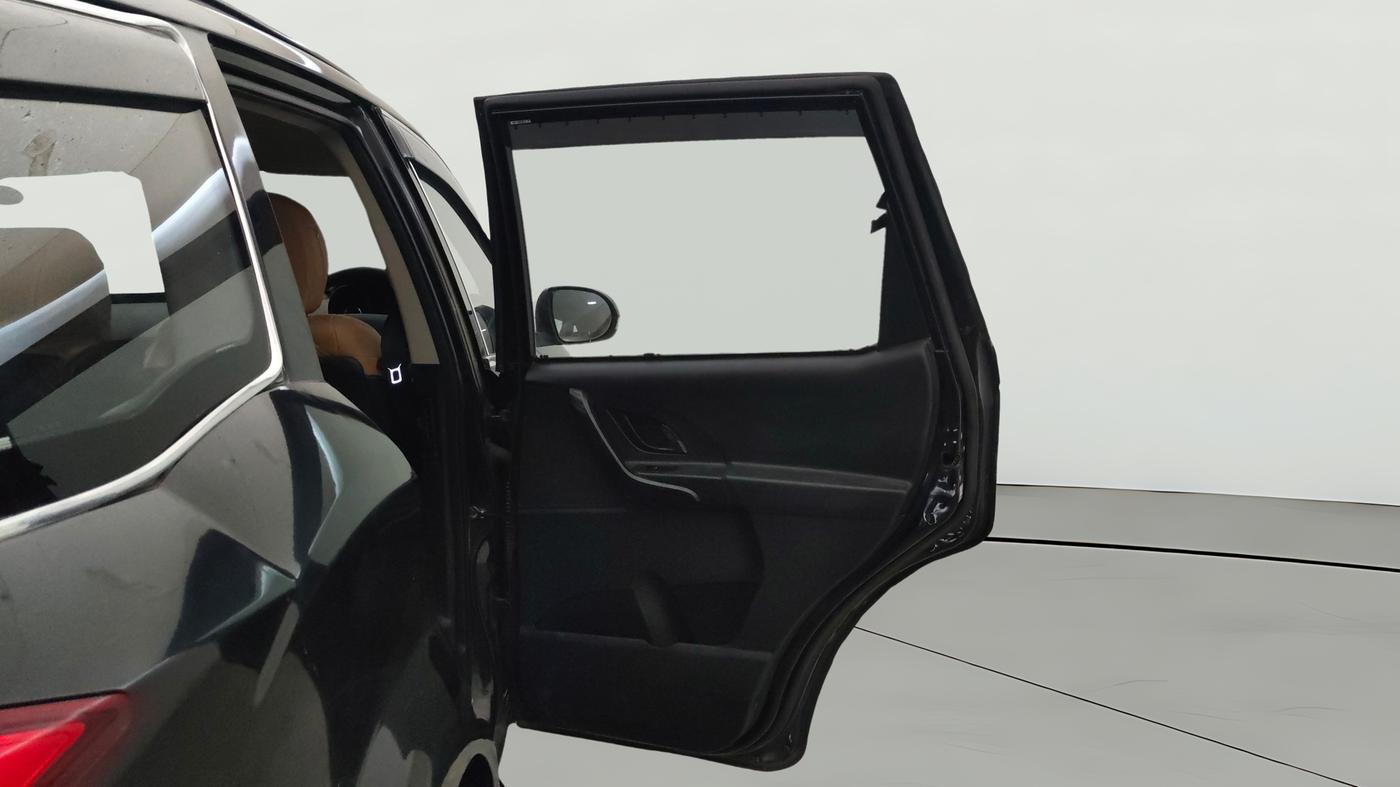 2019 Mahindra XUV500 W5, Diesel, Manual, 60,258 km, RHS Rear Door
